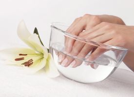 Effervescent instant powder manicure care