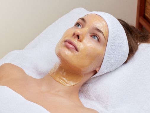 Masque peel off transparent effet feuilles d’or