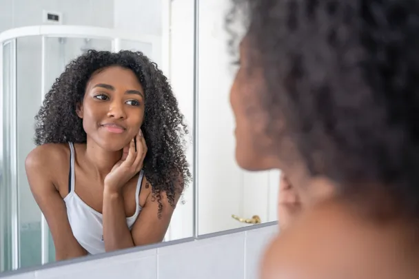 femme miroir