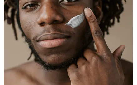 Sublimez votre peau avec une crème au parfum karité au coeur de laquelle les richesses d’Afrique sont à l’honneur