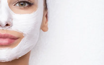 Ce masque crème atténue les premiers signes du temps.