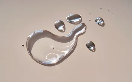 Goutte d’eau micellaire gélifiée
