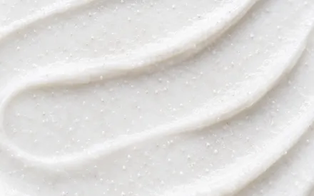 Texture de la crème exfoliante visage 